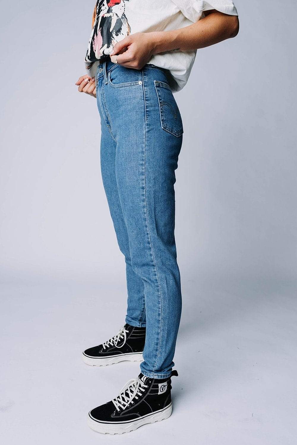 Levi's High Waisted Taper Jean in FYI | Levi's High Waisted Taper Jean in FYI | Clad & Cloth |  Bottom | Amazon | Instagram.