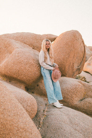 Free People Kinsey Crop Jeans in Light Wash Denim | Free People Kinsey Crop Jeans in Light Wash Denim | Clad & Cloth |  Bottom | Amazon | Instagram.